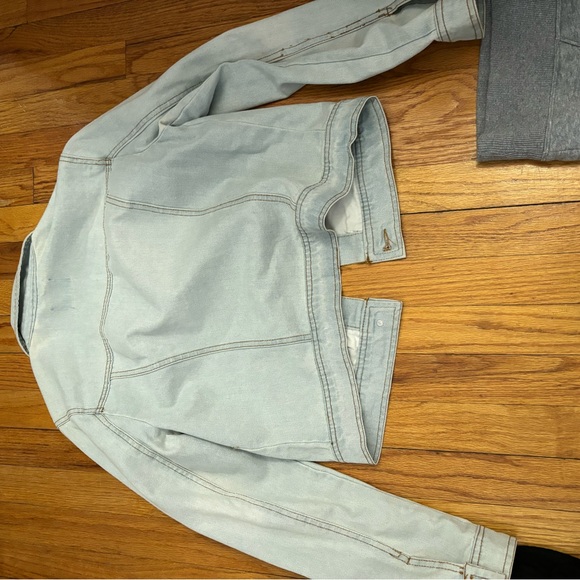 Size medium denim jacket - Picture 5 of 5